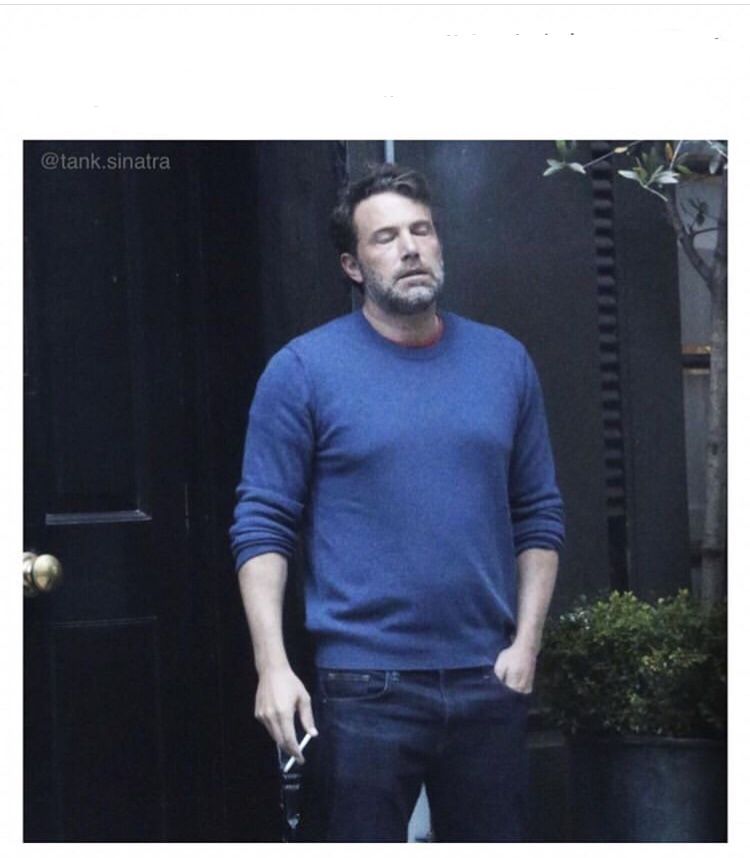 ben-affleck-smoking